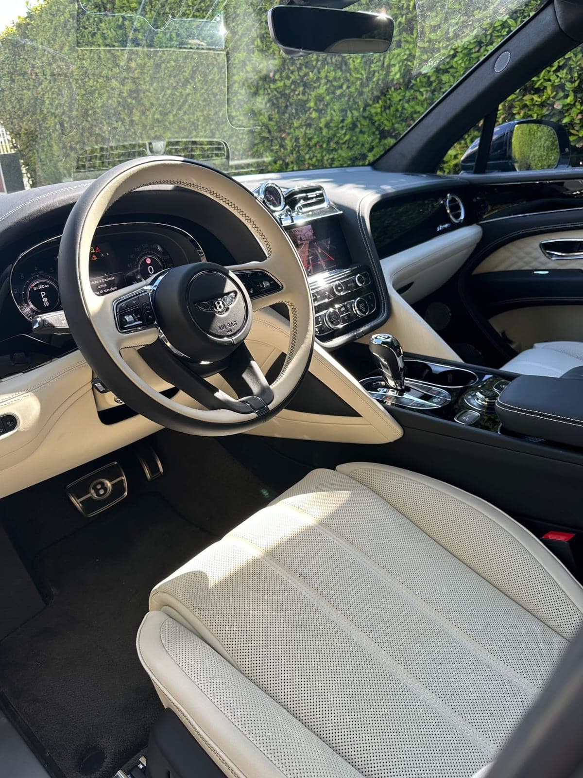 Bentley Bentayga EWB — vue 2