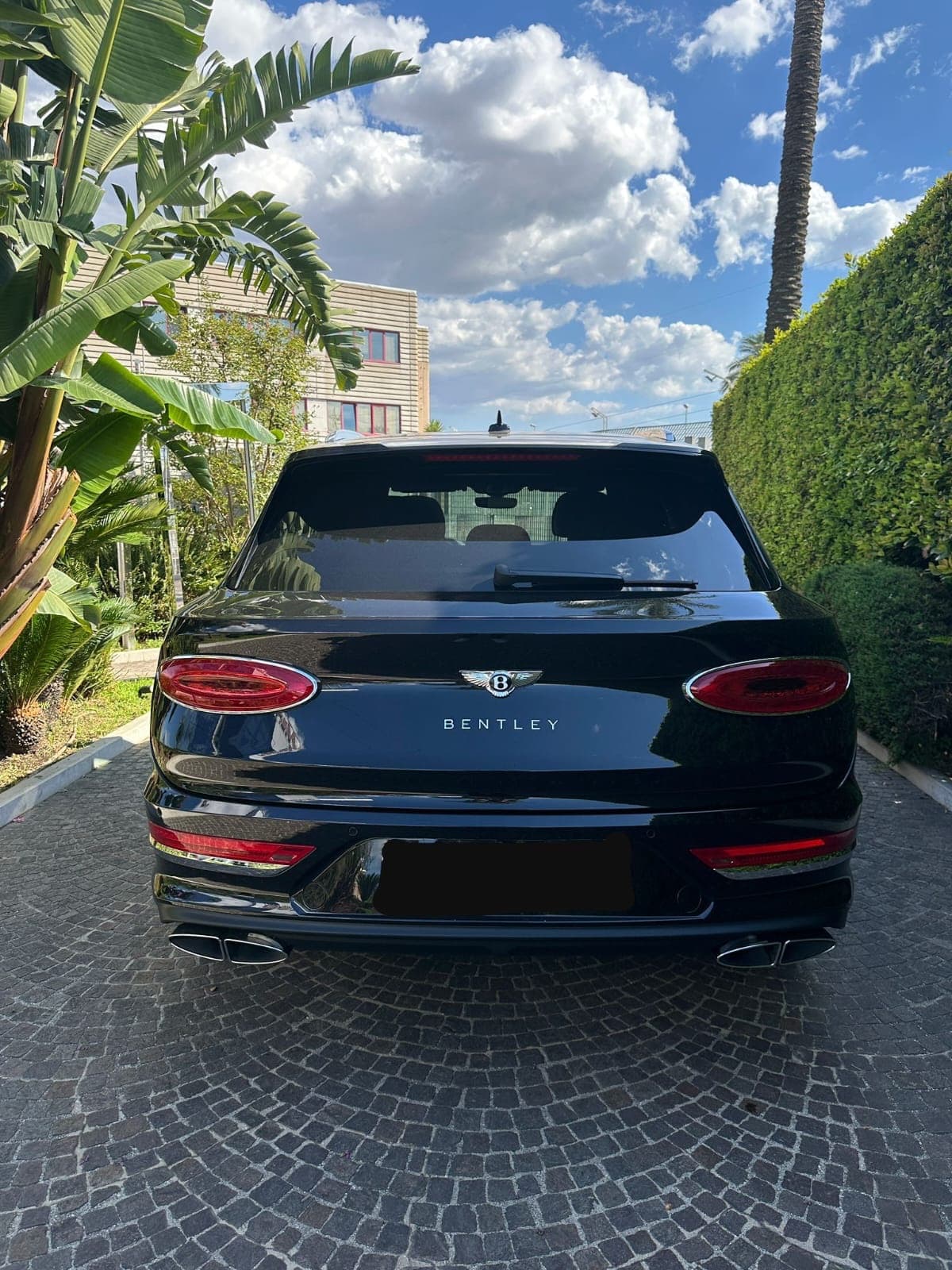 Bentley Bentayga EWB — vue 1