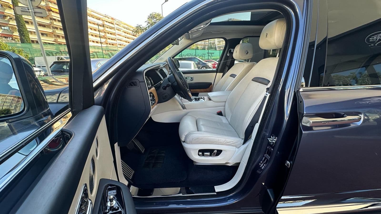 Rolls-Royce Cullinan Black Badge — vue 2